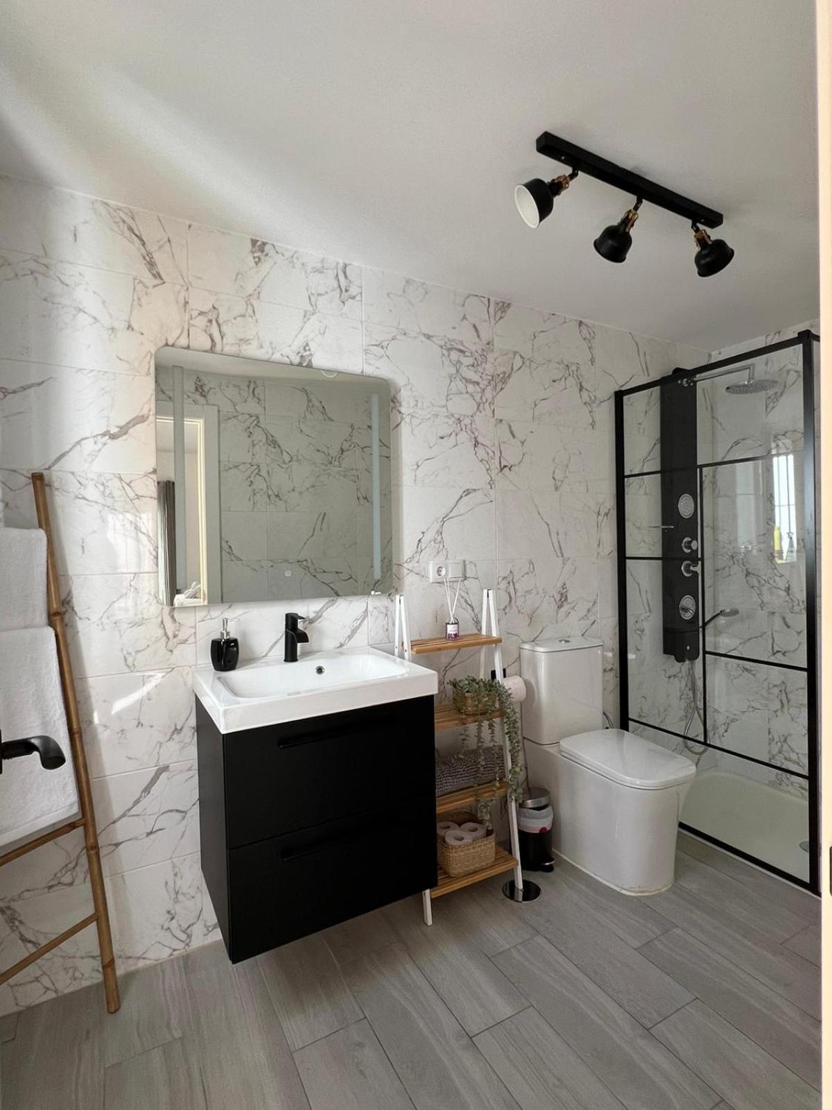 Apartamentos Turisticos A.Parra Jerez de la Frontera Luaran gambar