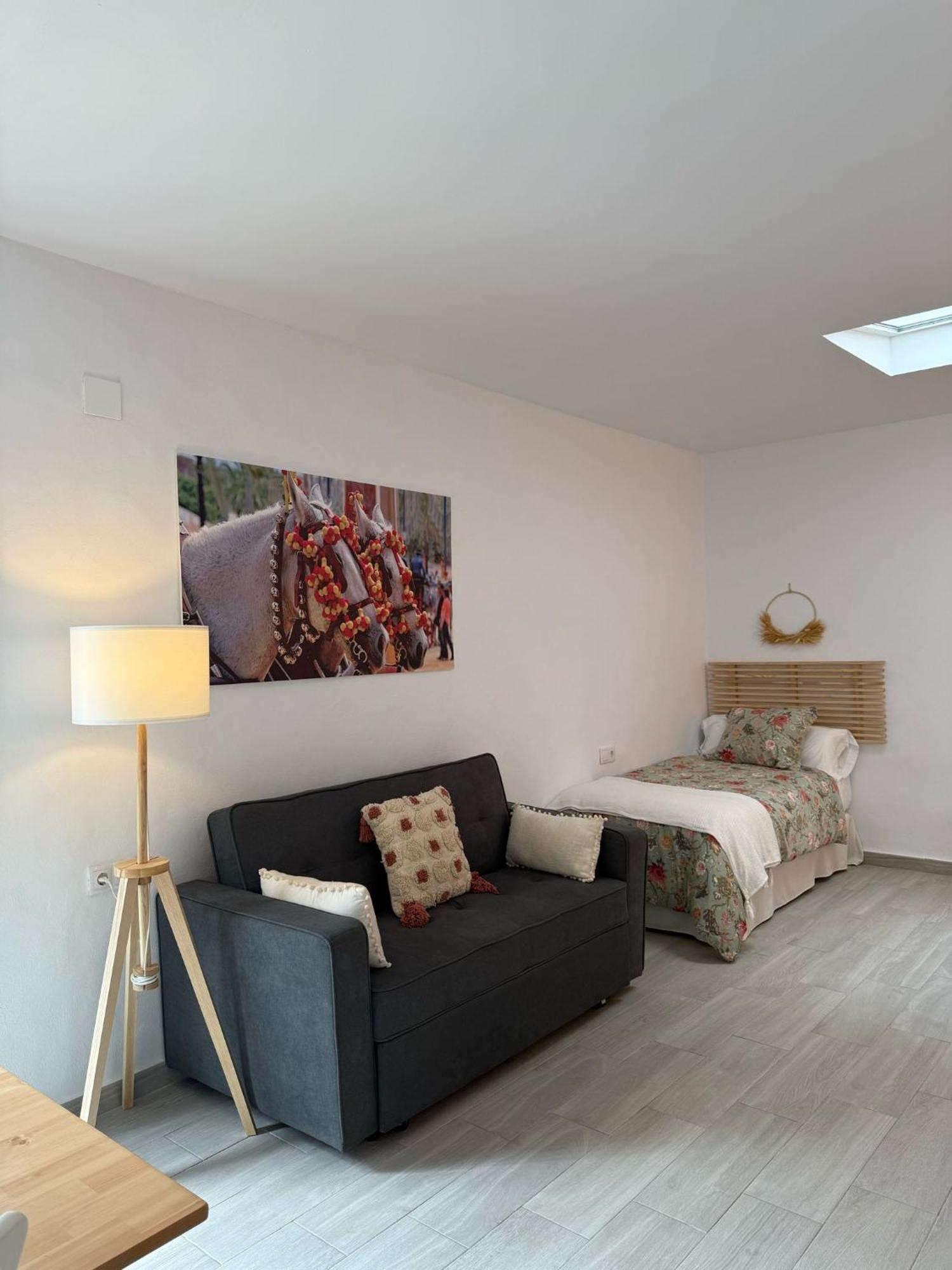 Apartamentos Turisticos A.Parra Jerez de la Frontera Luaran gambar